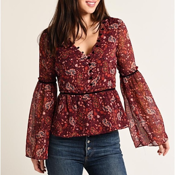 Cupcakes and Cashmere Daphne Top - Picture 1 of 8